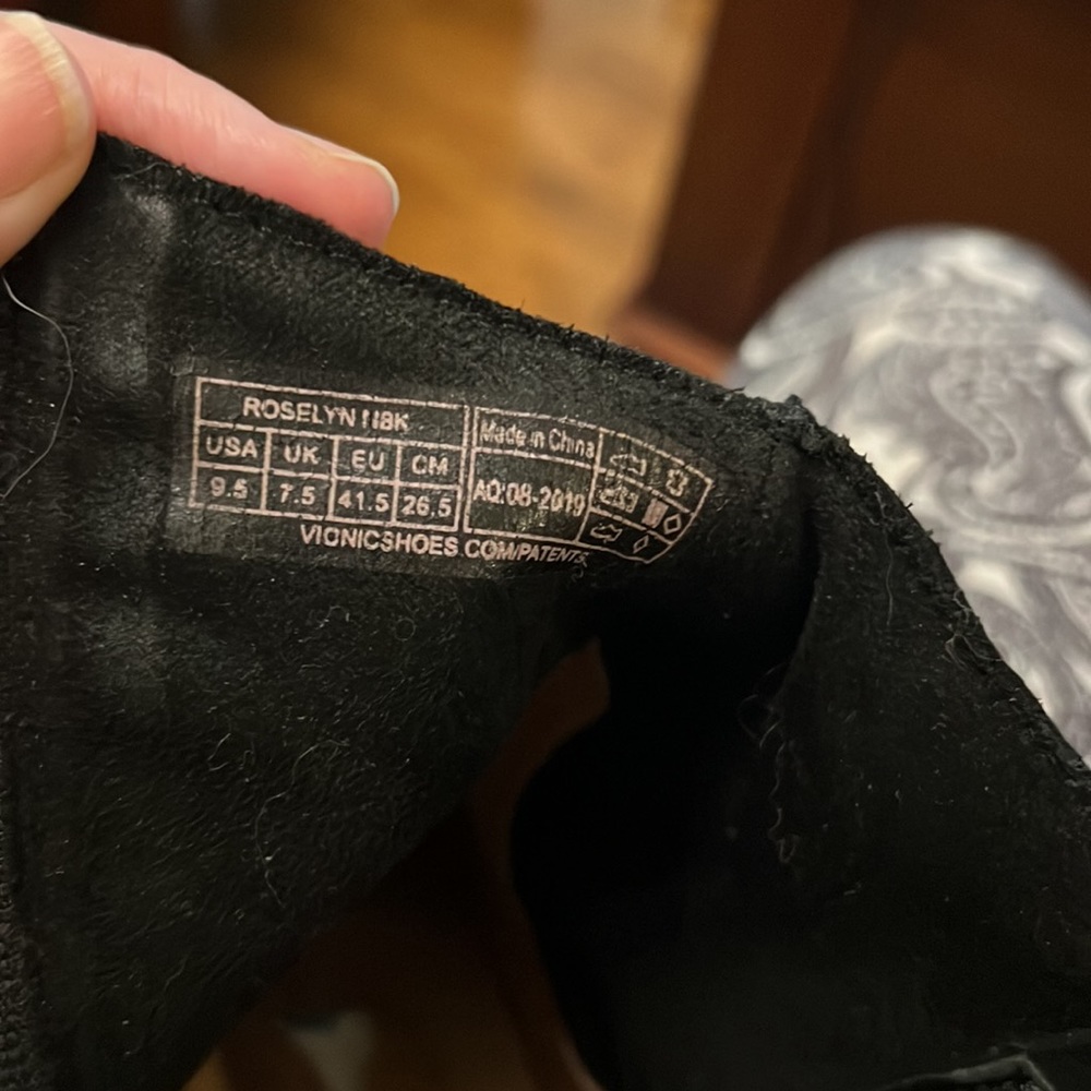 Vionic boots - Picture 6 of 6